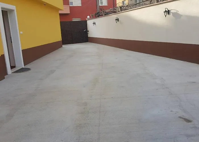 Къща за гости Mariana - Guest