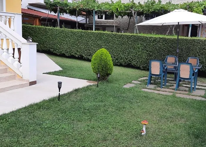 Къща за гости Mariana - Guest